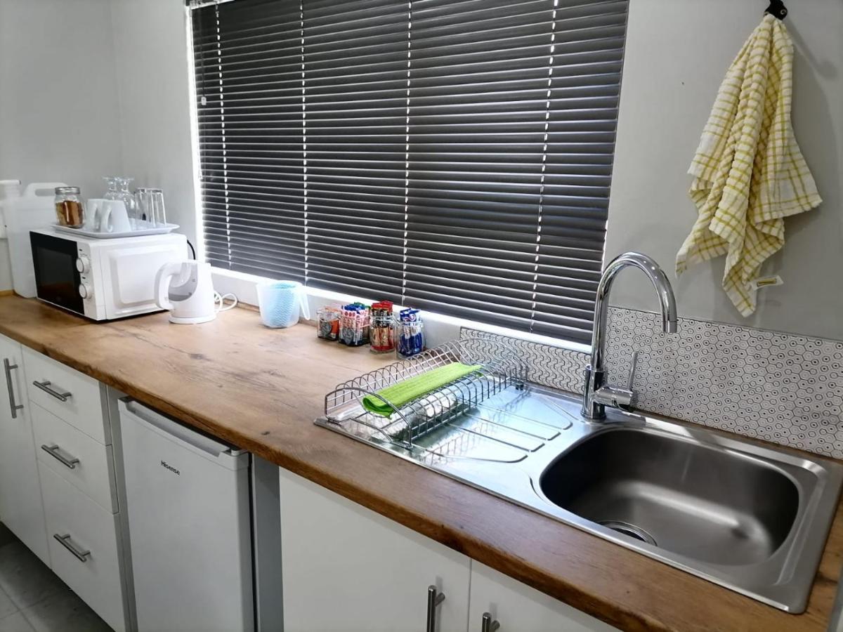 Biki Plek Apartment Кимбърли Екстериор снимка