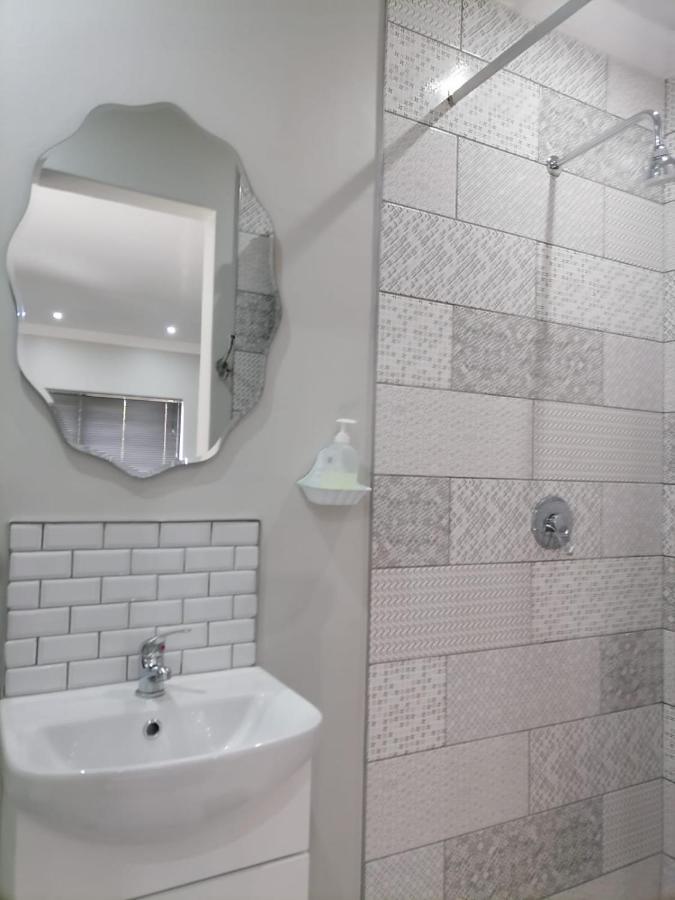 Biki Plek Apartment Кимбърли Екстериор снимка